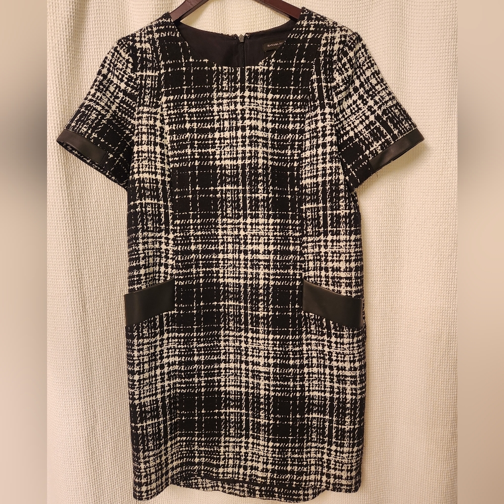 Banana Republic short sleeve black and white office dress Size 4